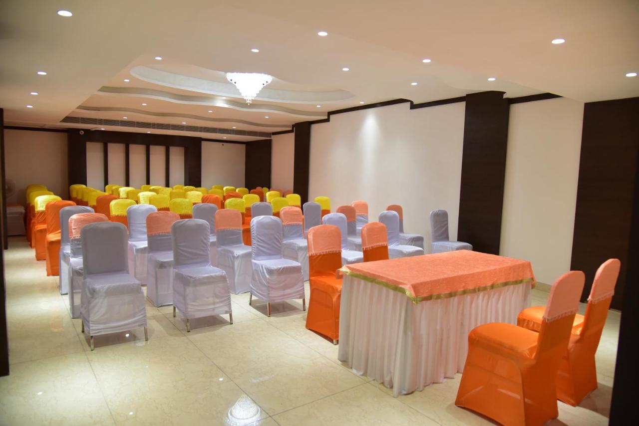Hotel Crystal Grand ฮัดวานี ภายนอก รูปภาพ